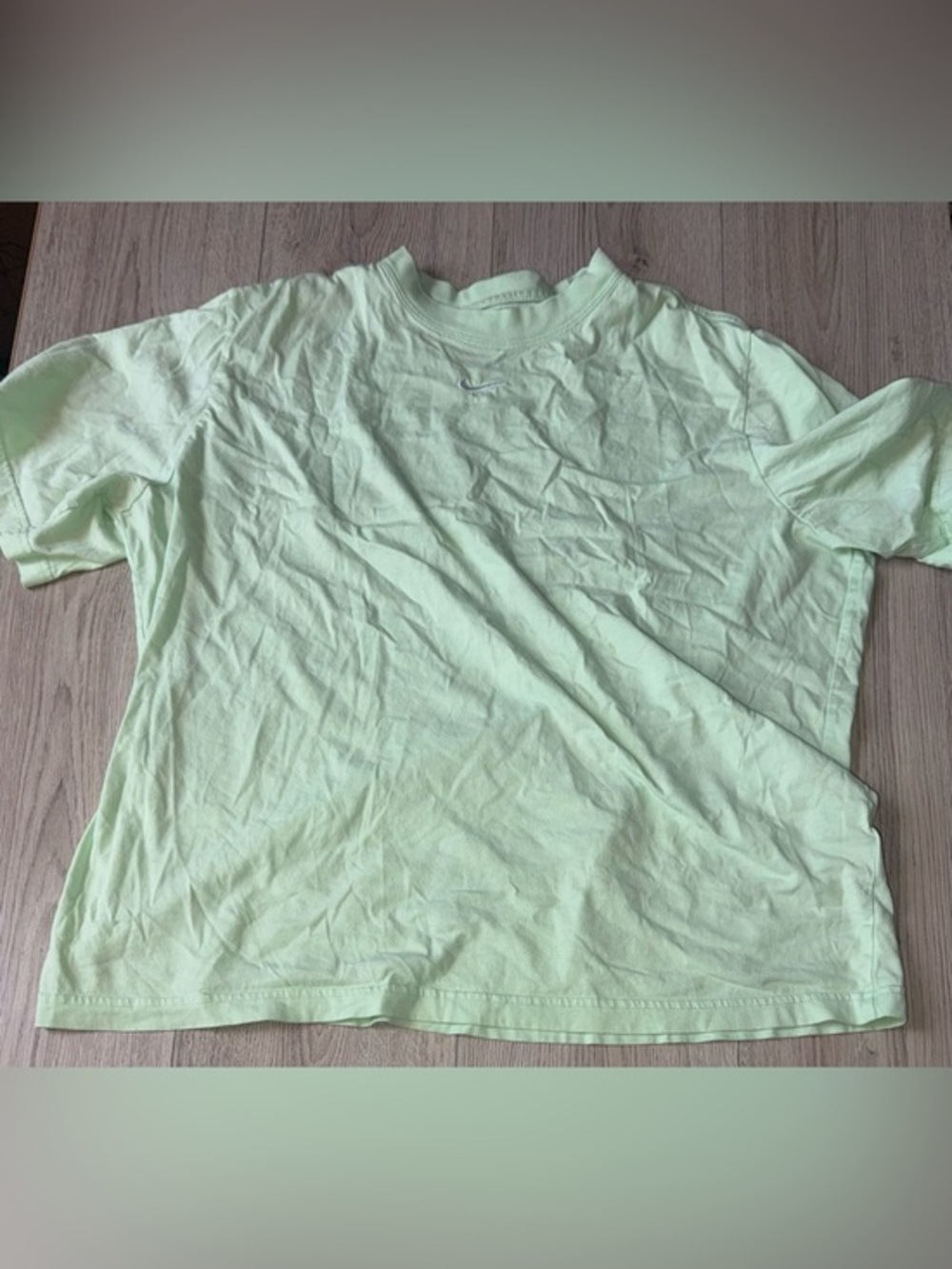 Nike green short sleeve shirt top the Nike tee